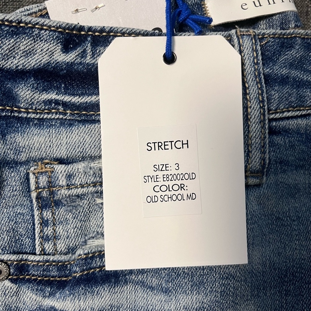 Eunina NWT Distressed Ankle Jeans Size 3/26